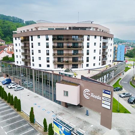 City Center Accommodation - 404 Resita Esterno foto
