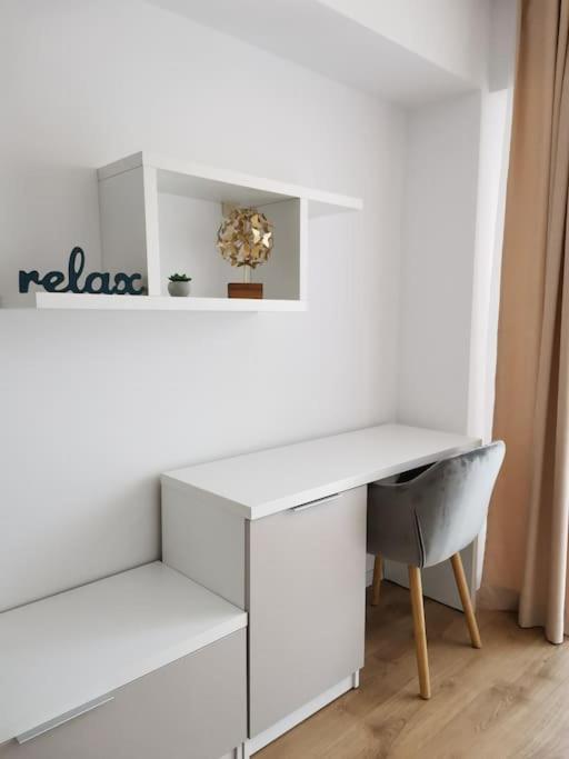 City Center Accommodation - 404 Resita Esterno foto
